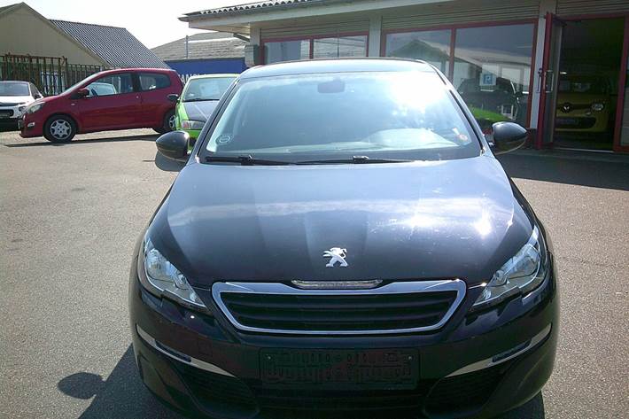 Gul Peugeot 308 fra 2016