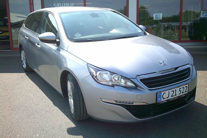 Gul Peugeot 308 fra 2015