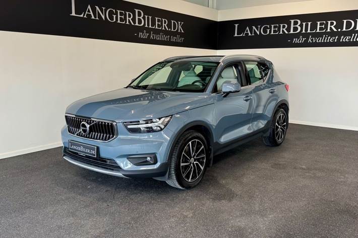 Grå Volvo XC40 fra 2020 set udefra