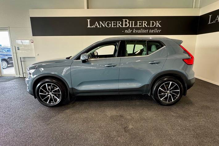 Grå Volvo XC40 fra 2020