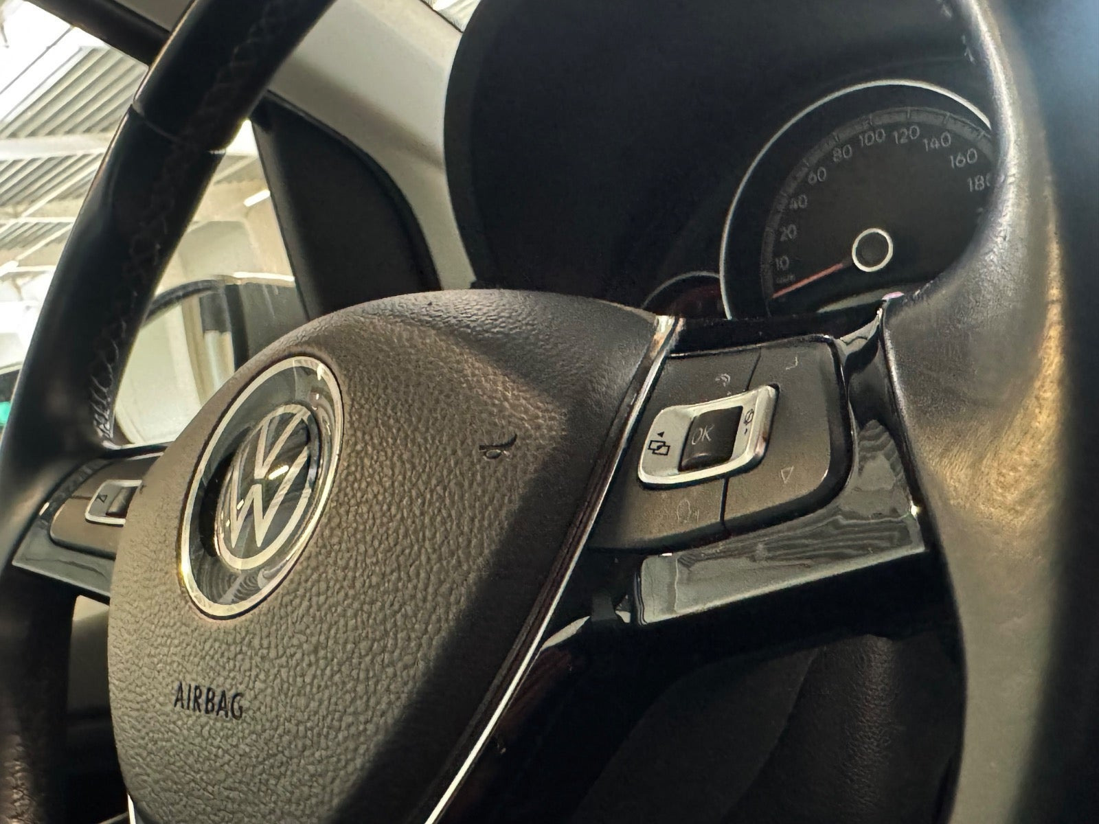 Grå VW UP! fra 2022