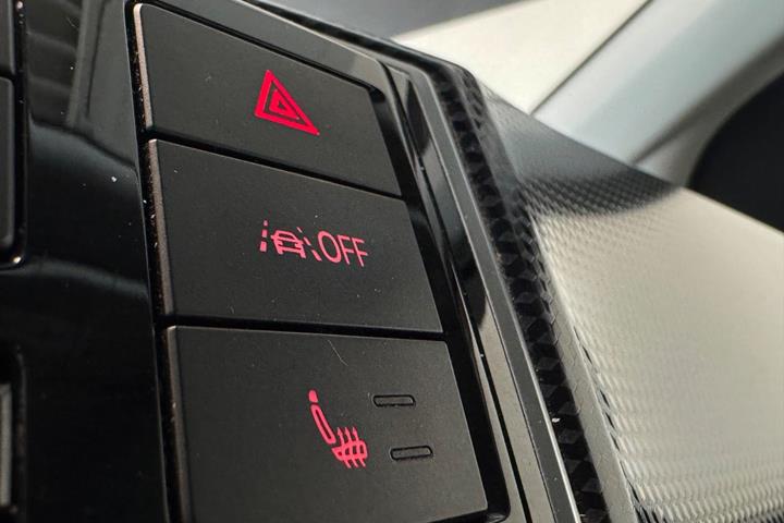Grå VW UP! fra 2022