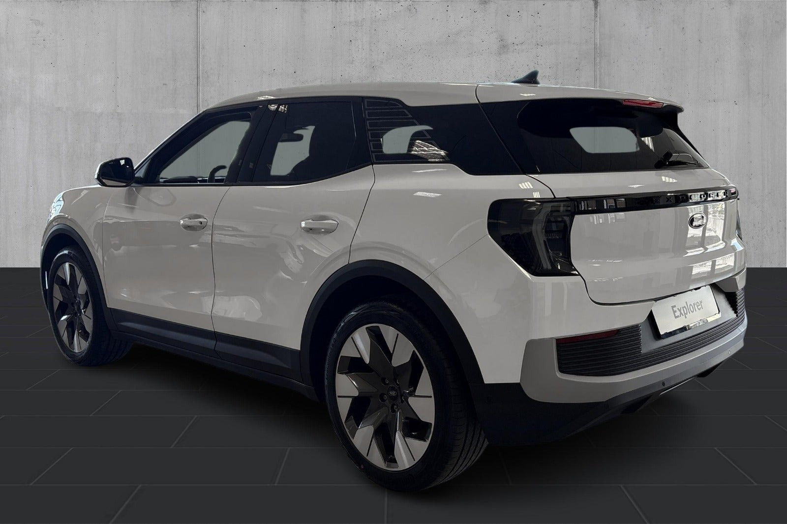 Hvid Ford Explorer fra 2025