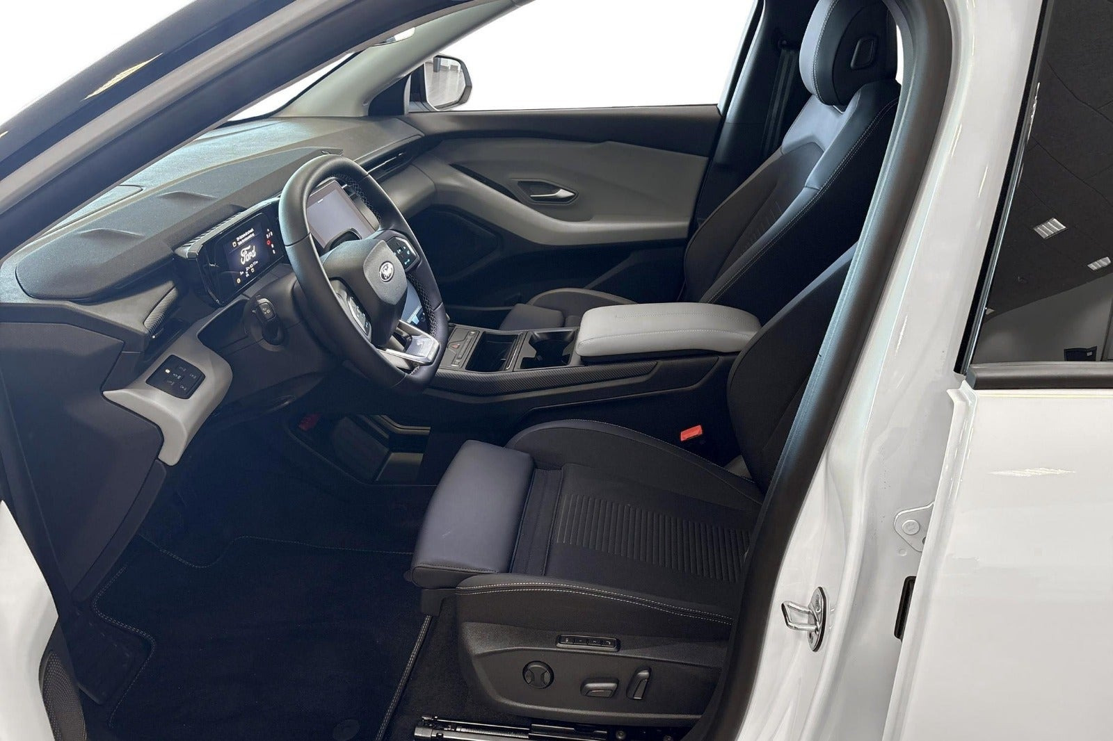 Hvid Ford Explorer fra 2025
