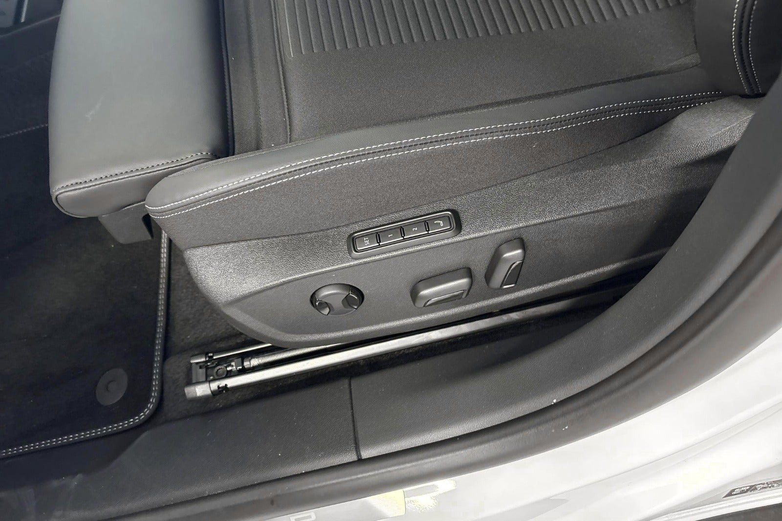 Hvid Ford Explorer fra 2025