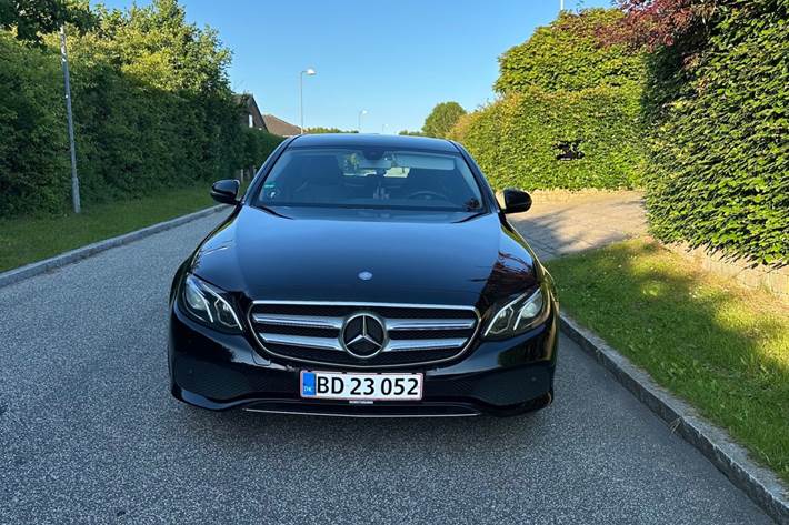 Sort Mercedes E220 d fra 2017