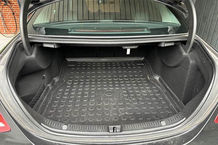Sort Mercedes E220 d fra 2017