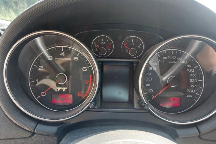 Sølv Audi TT fra 2006