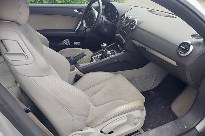 Sølv Audi TT fra 2006
