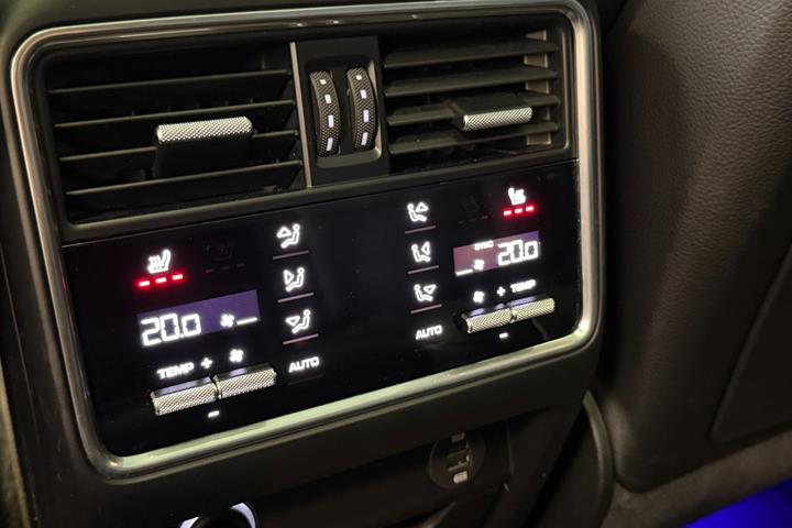 Sort Porsche Cayenne S fra 2018