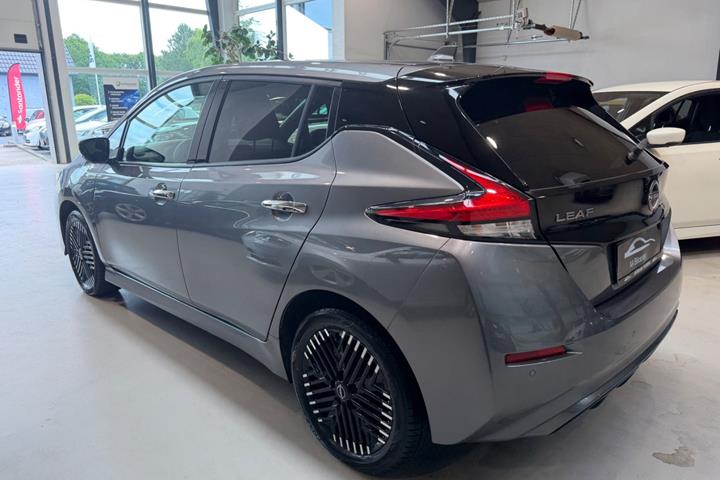Grå Nissan Leaf fra 2022