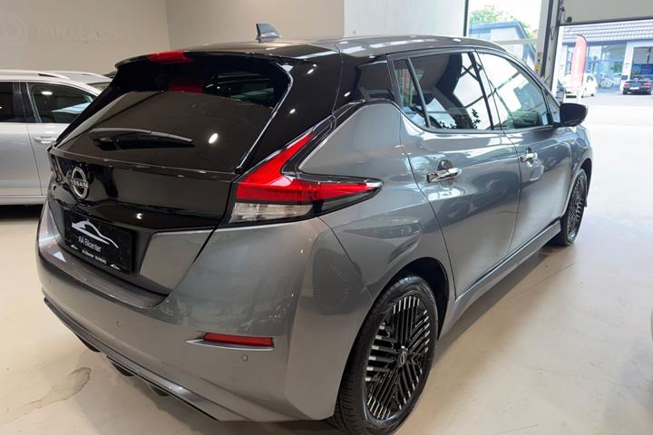 Grå Nissan Leaf fra 2022