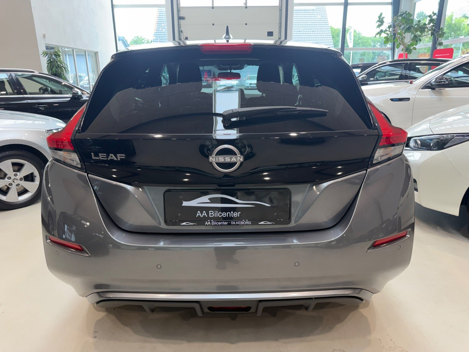 Grå Nissan Leaf fra 2022