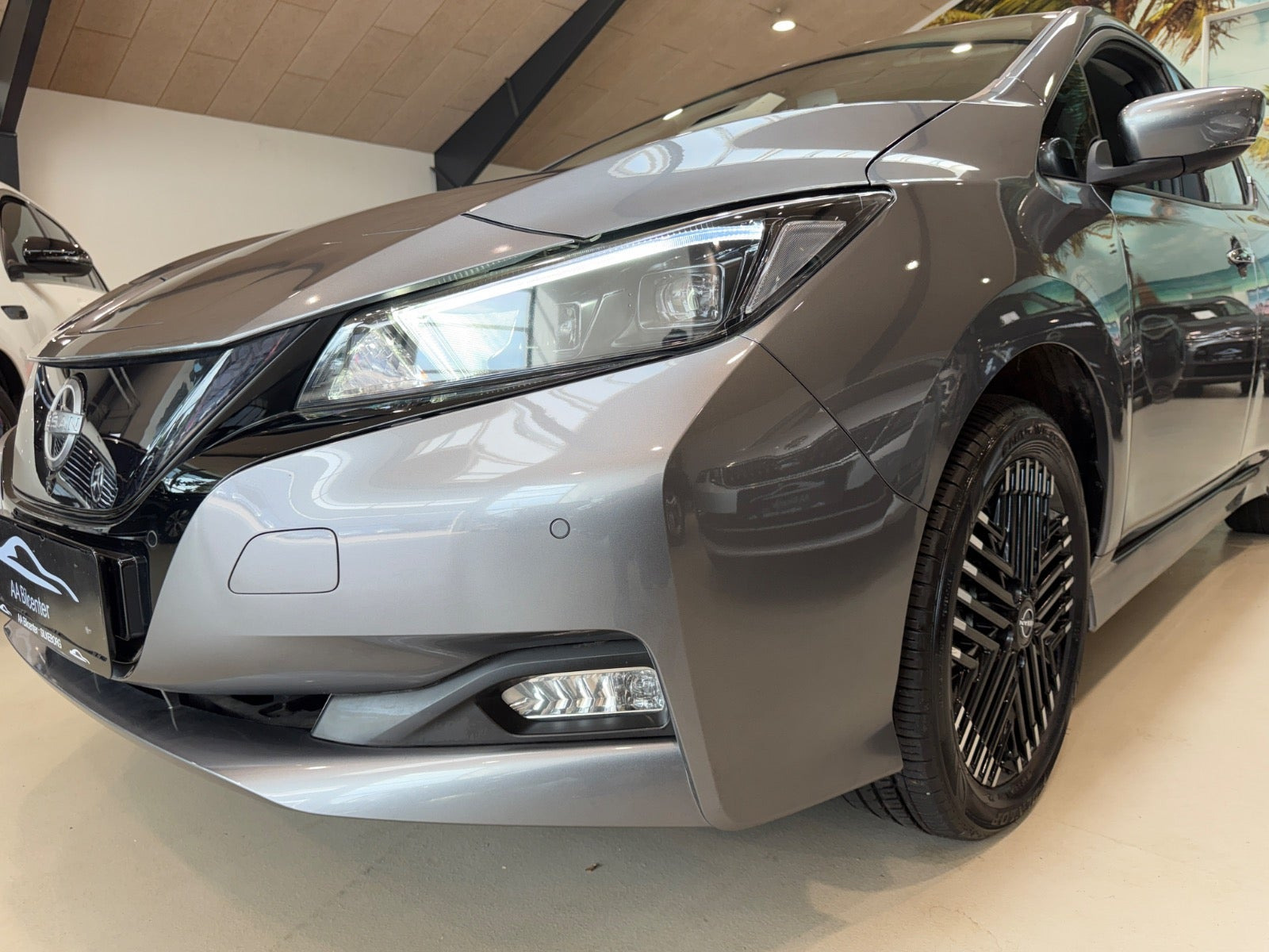 Grå Nissan Leaf fra 2022