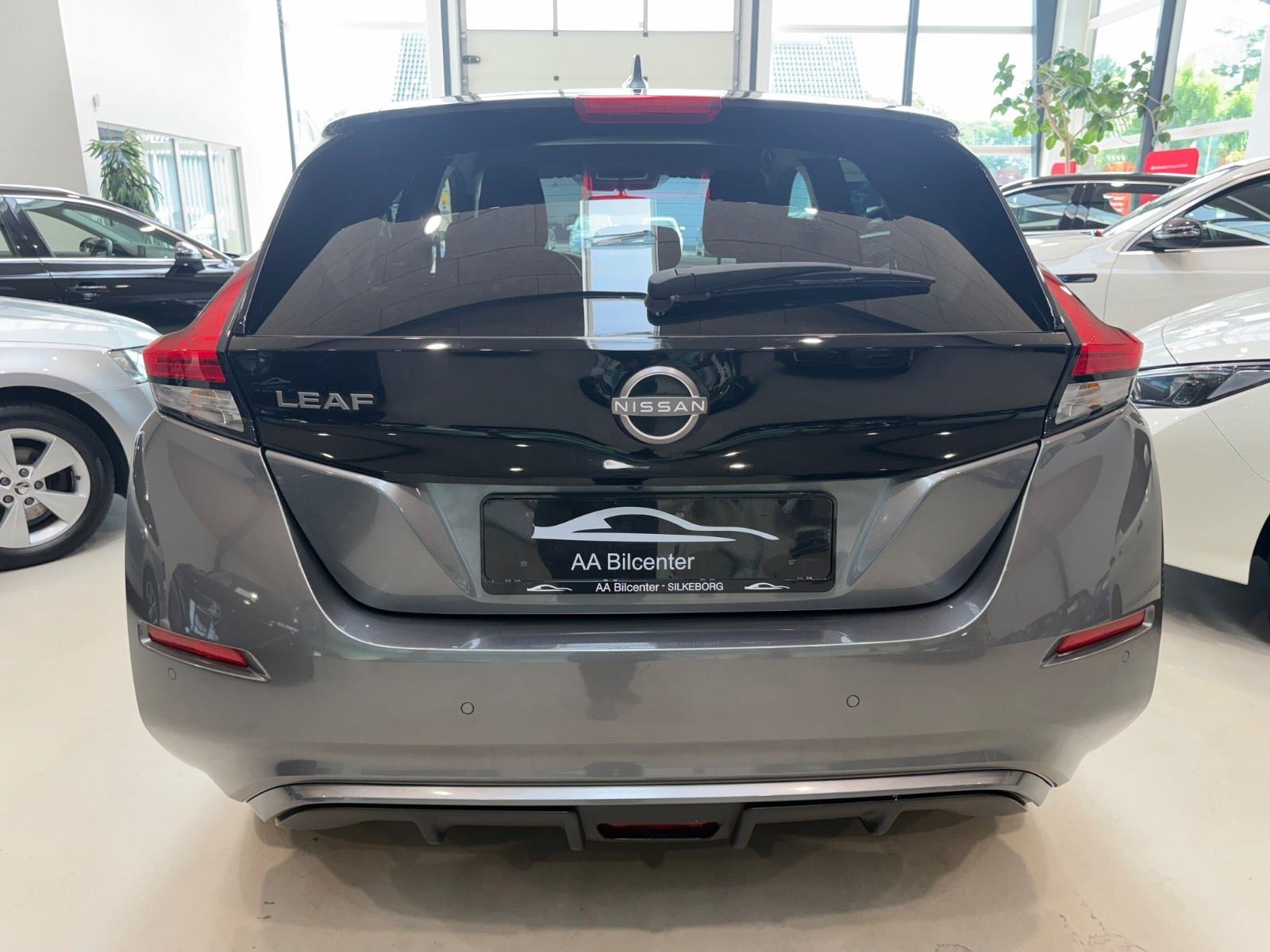 Grå Nissan Leaf fra 2022