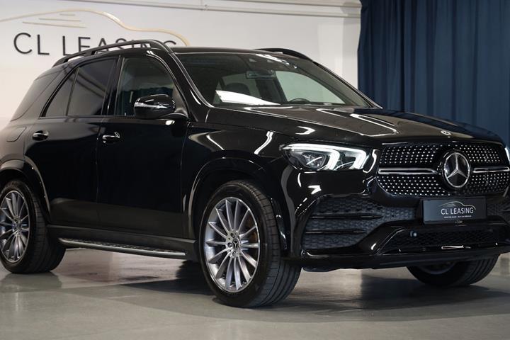 Sort Mercedes GLE350 de fra 2022 set udefra
