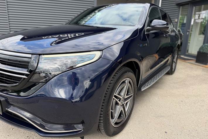 Blå Mercedes EQC400 fra 2021