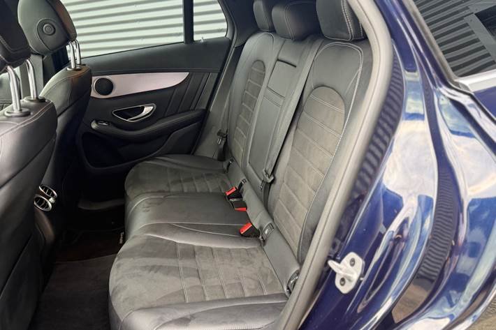 Blå Mercedes EQC400 fra 2021