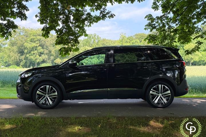 Sort Peugeot 5008 fra 2017
