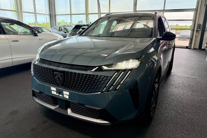 Grå Peugeot e-5008 fra 2025