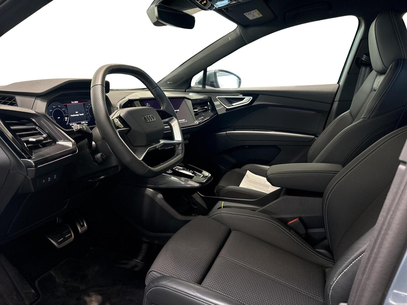 Blå Audi Q4 e-tron fra 2024