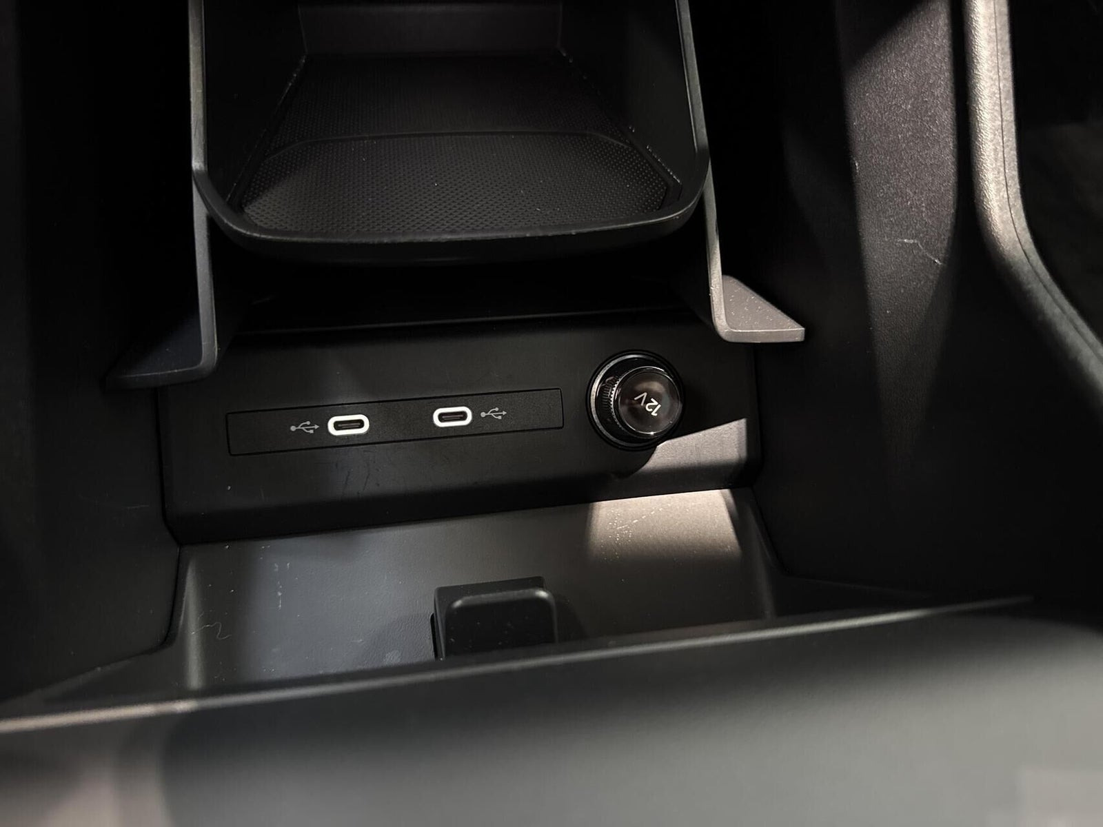 Blå Audi Q4 e-tron fra 2024