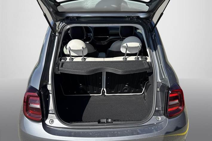 Grå Fiat 500e fra 2021