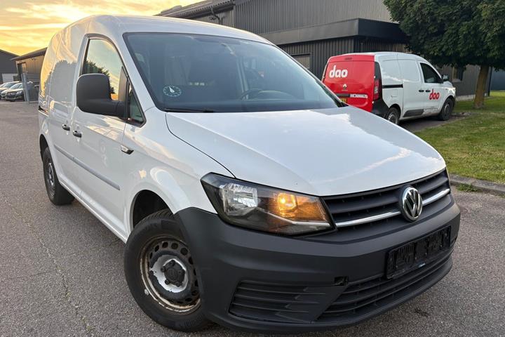 Hvid VW Caddy fra 2018 set udefra