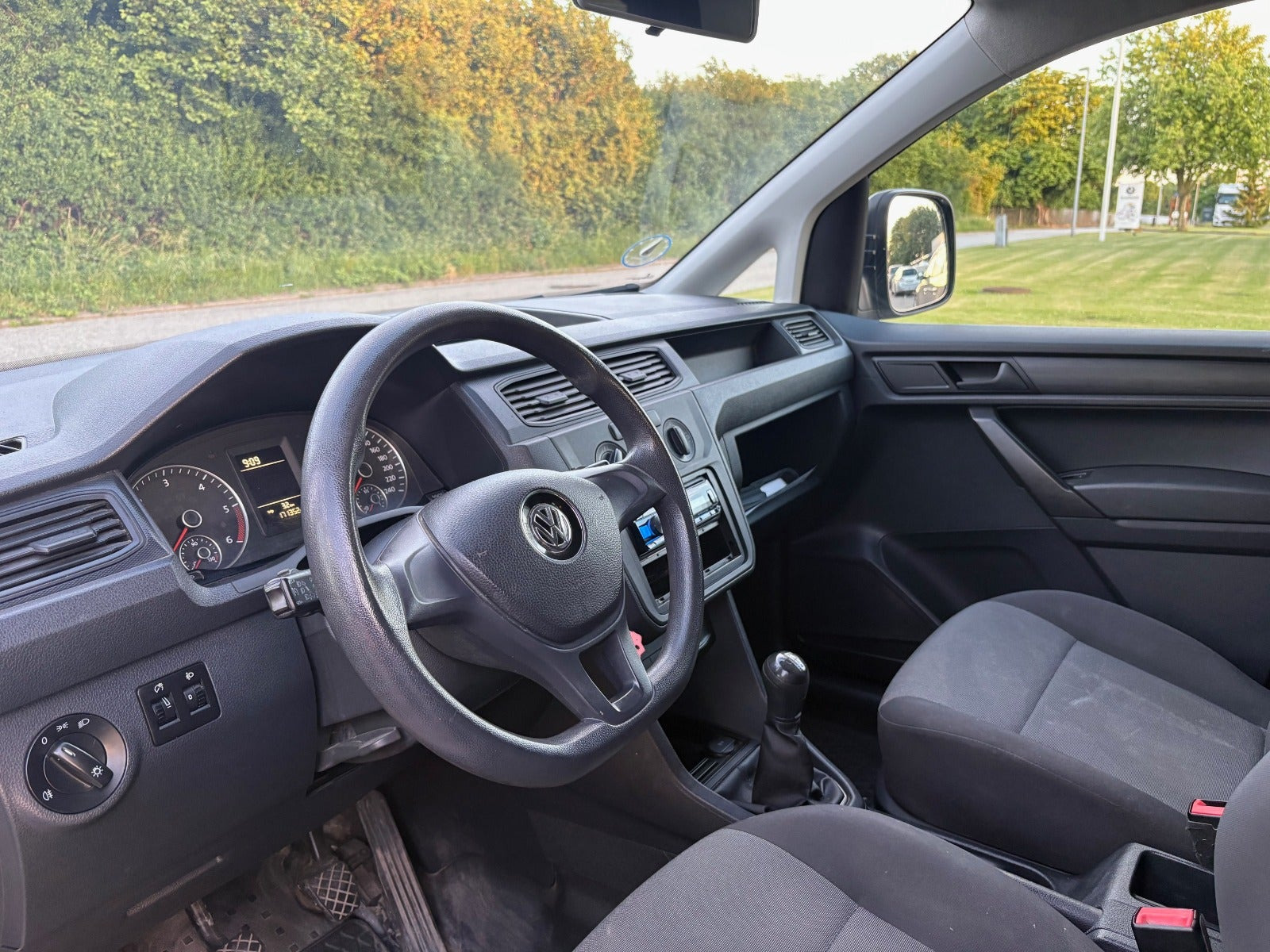 Hvid VW Caddy fra 2018