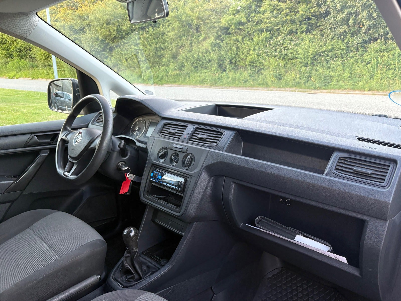 Hvid VW Caddy fra 2018