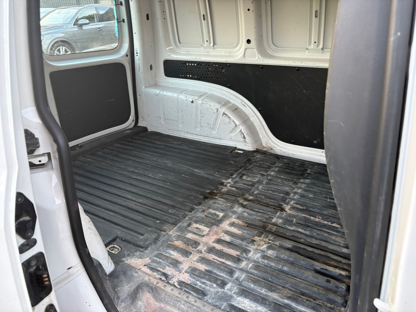 Hvid VW Caddy fra 2018
