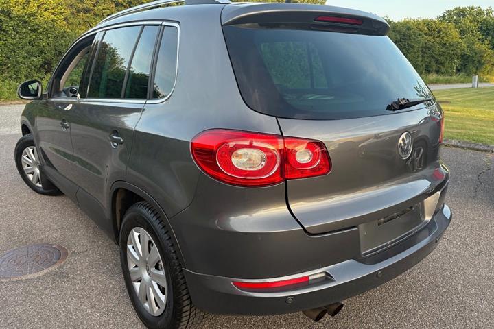 Grå VW Tiguan fra 2011