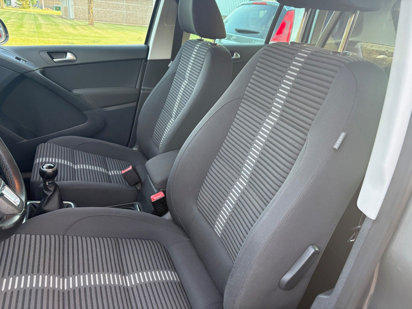 Grå VW Tiguan fra 2011