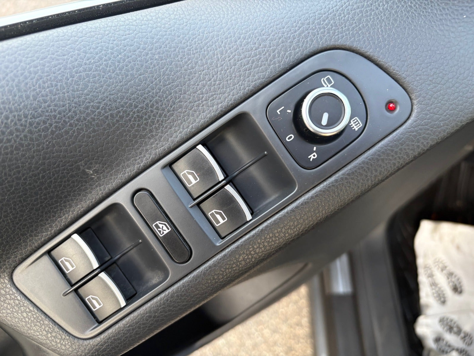 Grå VW Tiguan fra 2011