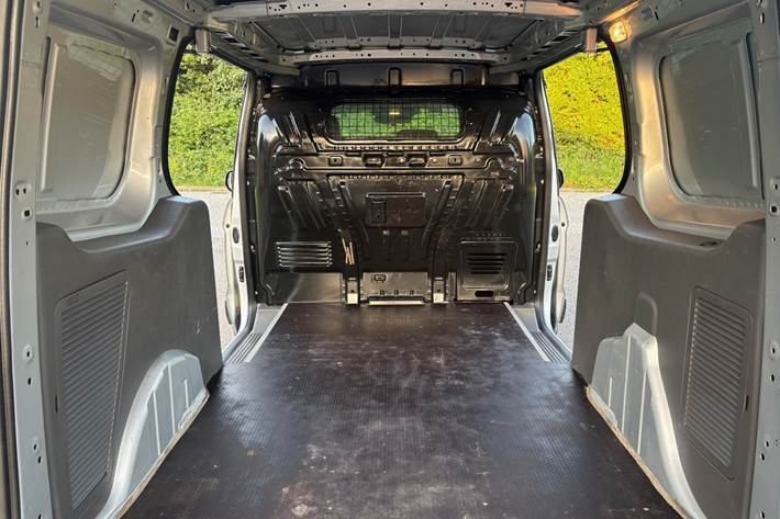 Sølv Ford Transit Connect fra 2020