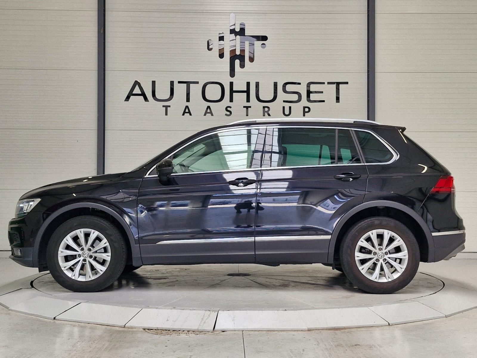 Sort VW Tiguan fra 2019