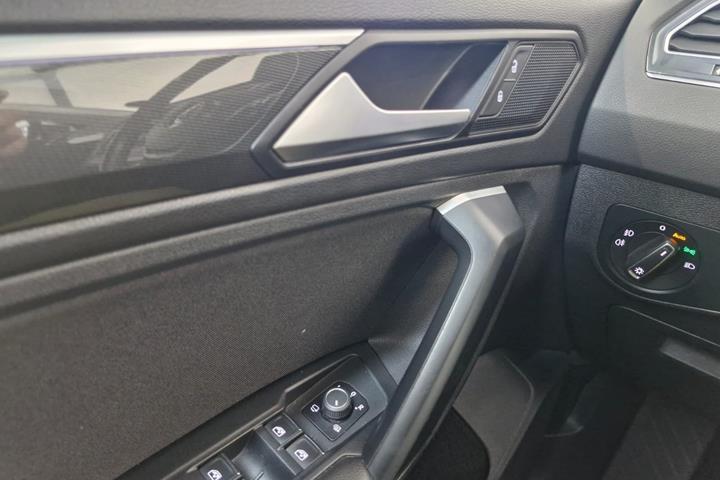 Sort VW Tiguan fra 2019