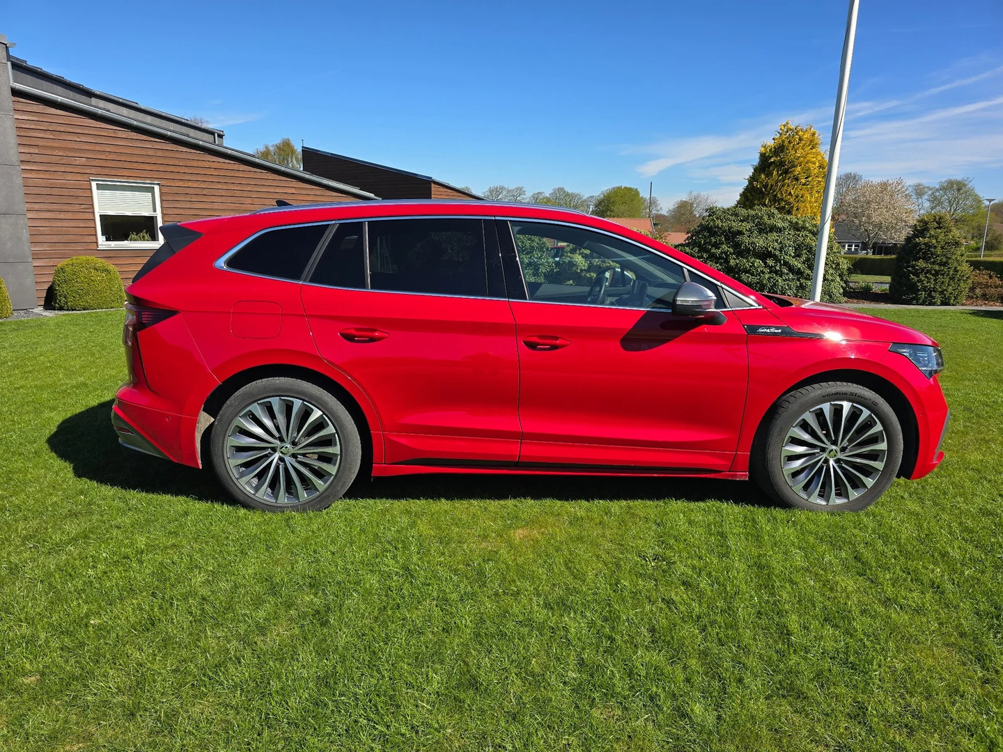 Rød Skoda Enyaq fra 2024