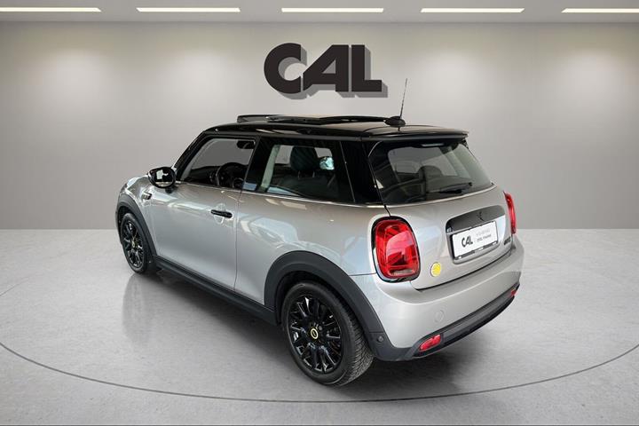 Sølv Mini Cooper SE fra 2023
