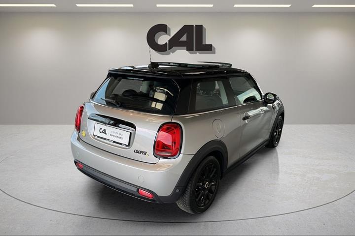 Sølv Mini Cooper SE fra 2023