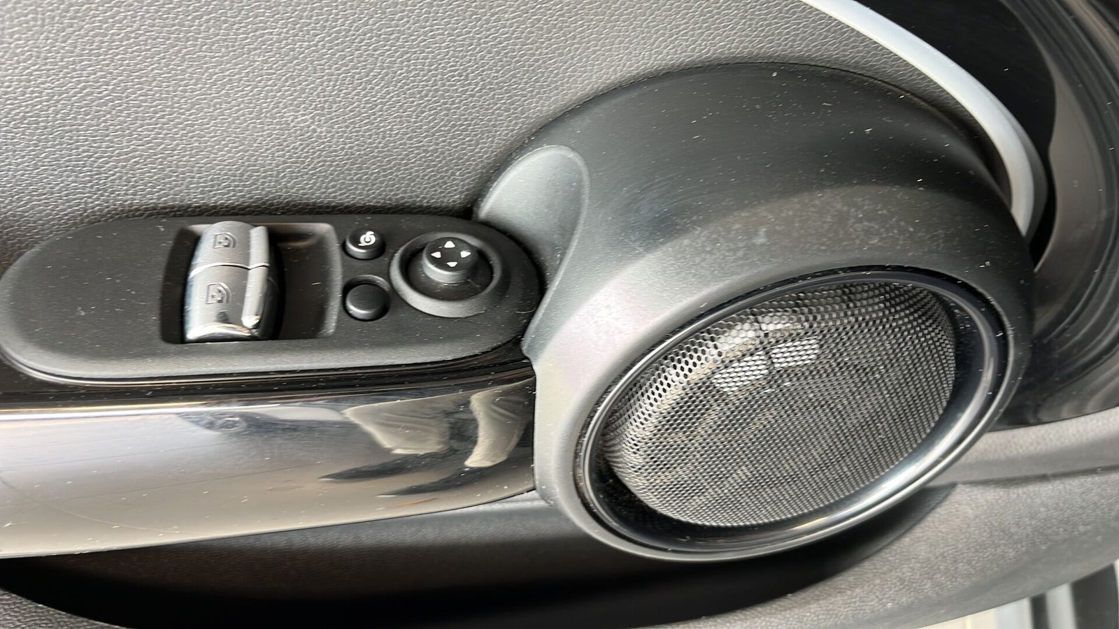 Sølv Mini Cooper SE fra 2023
