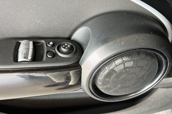 Sølv Mini Cooper SE fra 2023