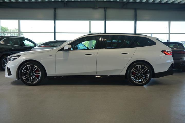 Hvid BMW i5 fra 2025