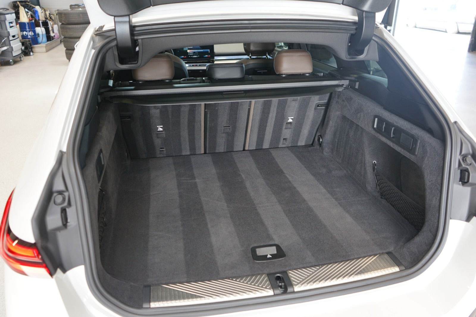 Hvid BMW i5 fra 2025