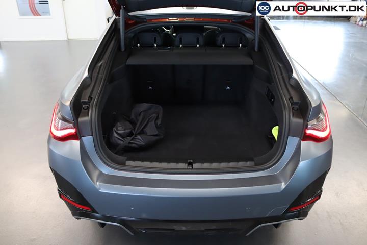 Orange BMW i4 fra 2024