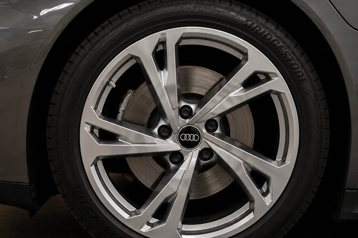 Grå Audi e-tron GT fra 2022
