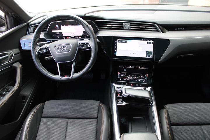 Sort Audi e-tron fra 2023