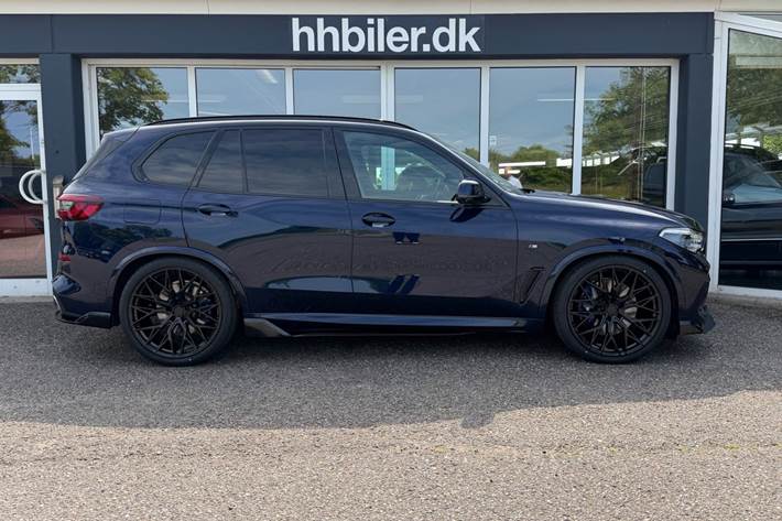 Blå BMW X5 fra 2021