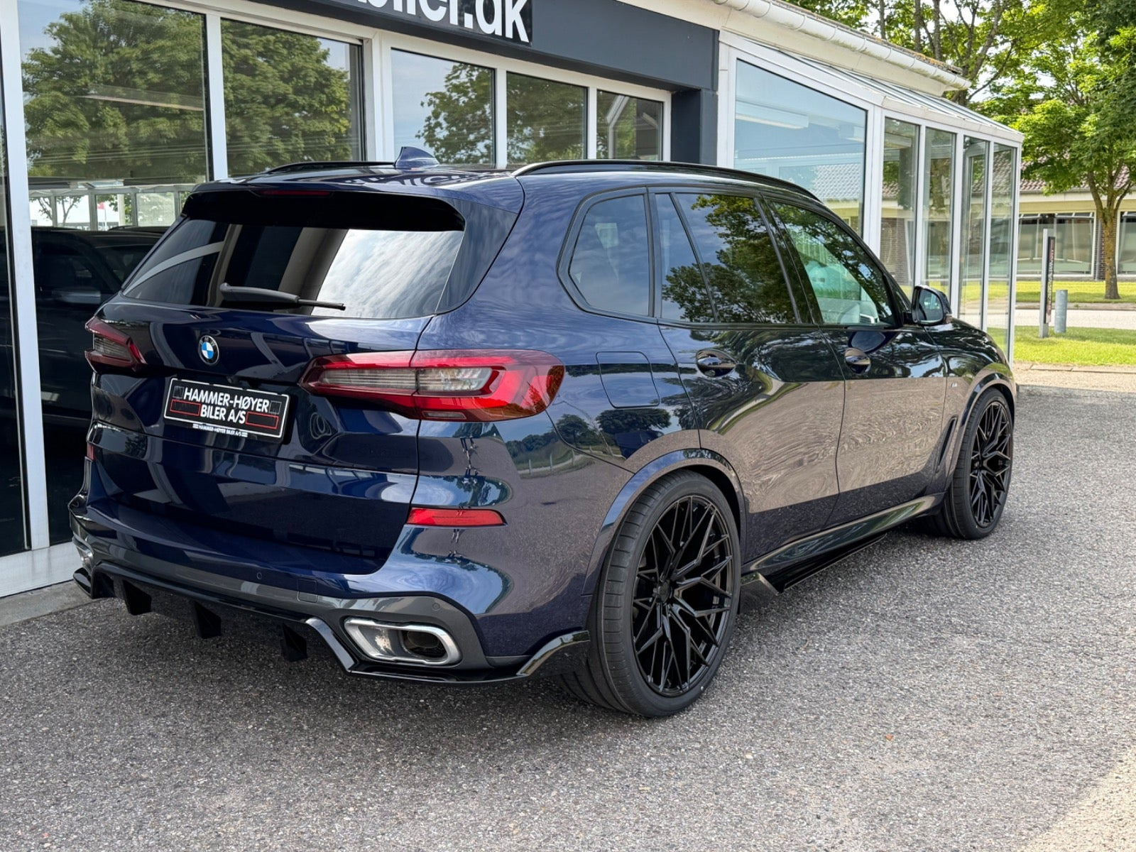 Blå BMW X5 fra 2021