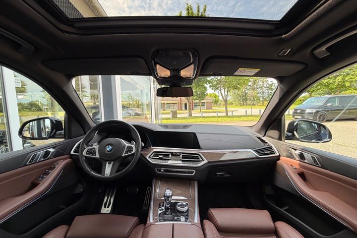 Blå BMW X5 fra 2021